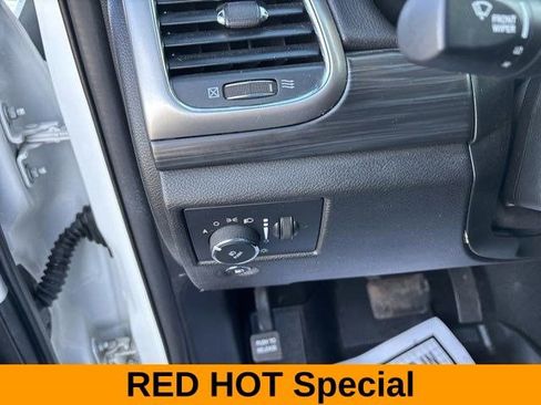 Used 2020 Jeep Grand Cherokee Laredo w/ 18" Wheel & 8.4" Radio Group image 19