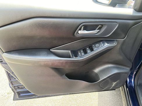 Certified 2025 Nissan Rogue SV AWD/4WD image 10