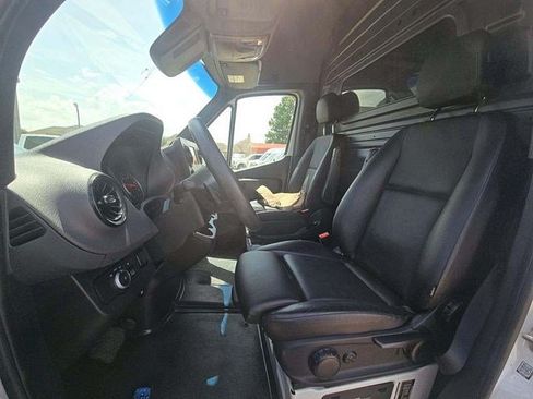 Used 2024 Mercedes-Benz Sprinter 2500 image 5