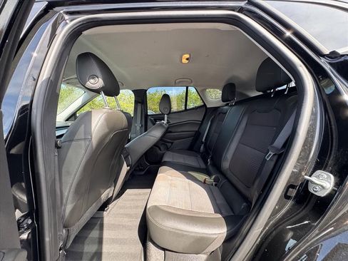 Used 2025 Chevrolet Trax LT image 11