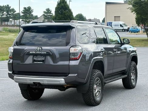 Used 2018 Toyota 4Runner TRD Off-Road w/ TRD Performance Package AWD/4WD image 8
