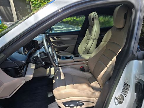 Used 2022 Porsche Taycan RWD image 30