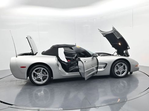Used 2004 Chevrolet Corvette Convertible w/ Preferred Equipment Group RWD image 59