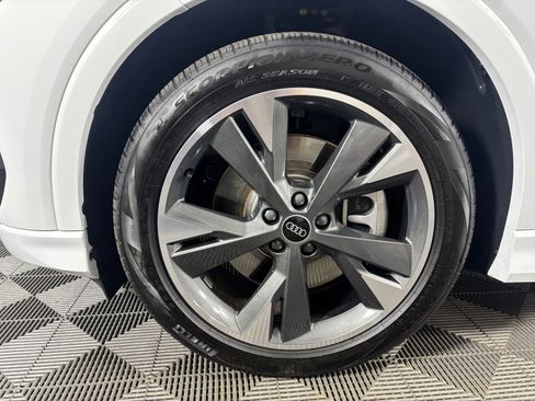 Certified 2025 Audi Q4 e-tron Premium Plus w/ Premium Plus AWD/4WD image 10