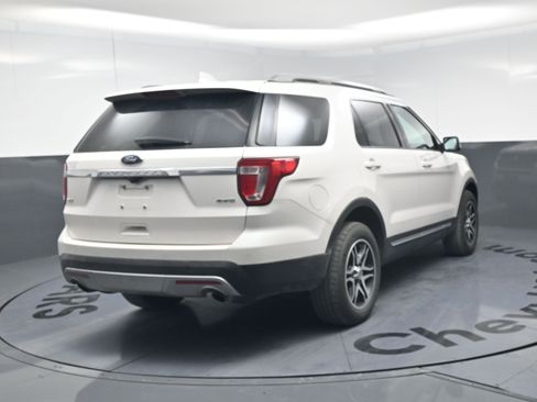 Used 2017 Ford Explorer XLT w/ Equipment Group 202A image 9