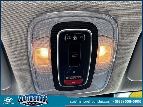 Certified 2023 Hyundai Elantra Limited w/ Preferred Accessory Package image 35