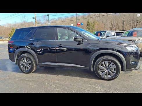 Certified 2025 Nissan Pathfinder S image 2