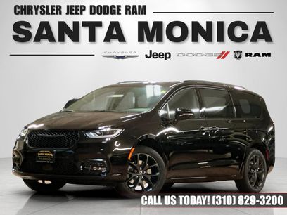 New 2026 Chrysler Pacifica Limited w/ S Appearance Package