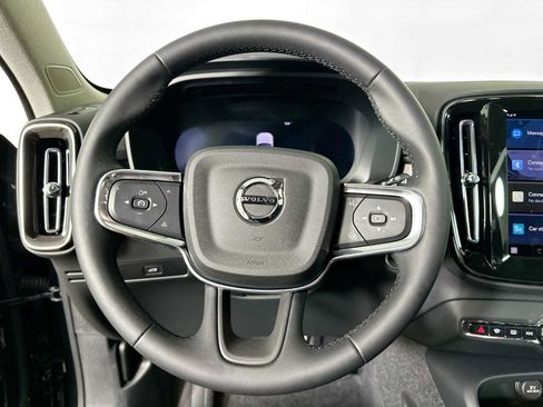 Used 2025 Volvo XC40 B5 Core w/ Climate Package image 11