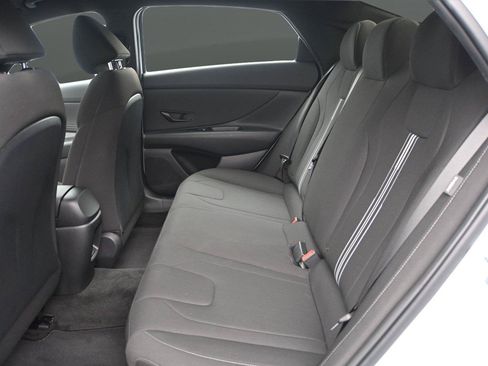 Used 2025 Hyundai Elantra SEL FWD image 12