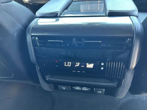 Used 2024 Jeep Wagoneer L 4WD image 15