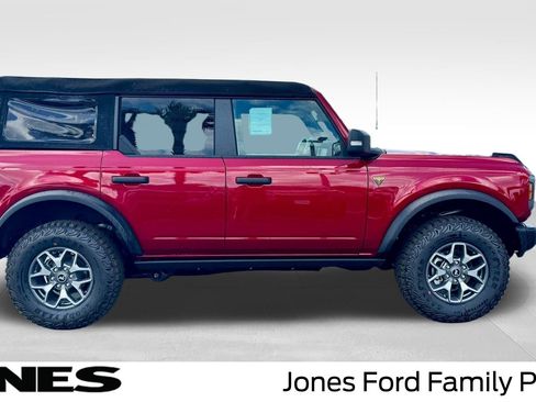 New 2025 Ford Bronco Badlands image 2