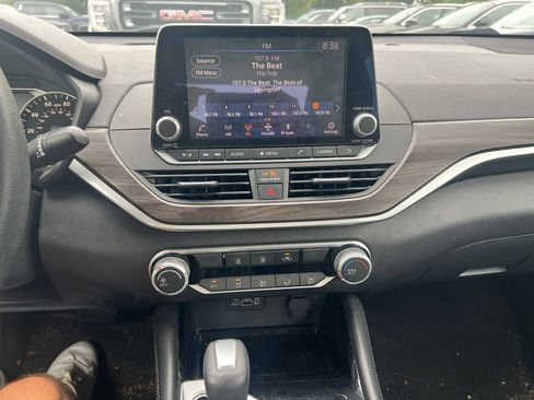 Used 2023 Nissan Altima 2.5 SV FWD image 9