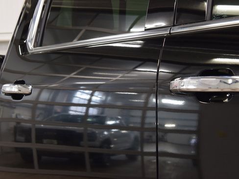 Used 2022 GMC Sierra 3500 Denali w/ Denali Ultimate Package image 17