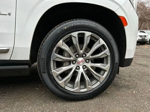 Used 2021 GMC Yukon Denali w/ Denali Premium Package image 9