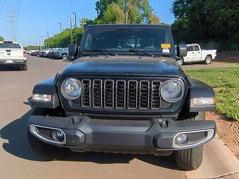 Used 2024 Jeep Gladiator Sport AWD/4WD image 3