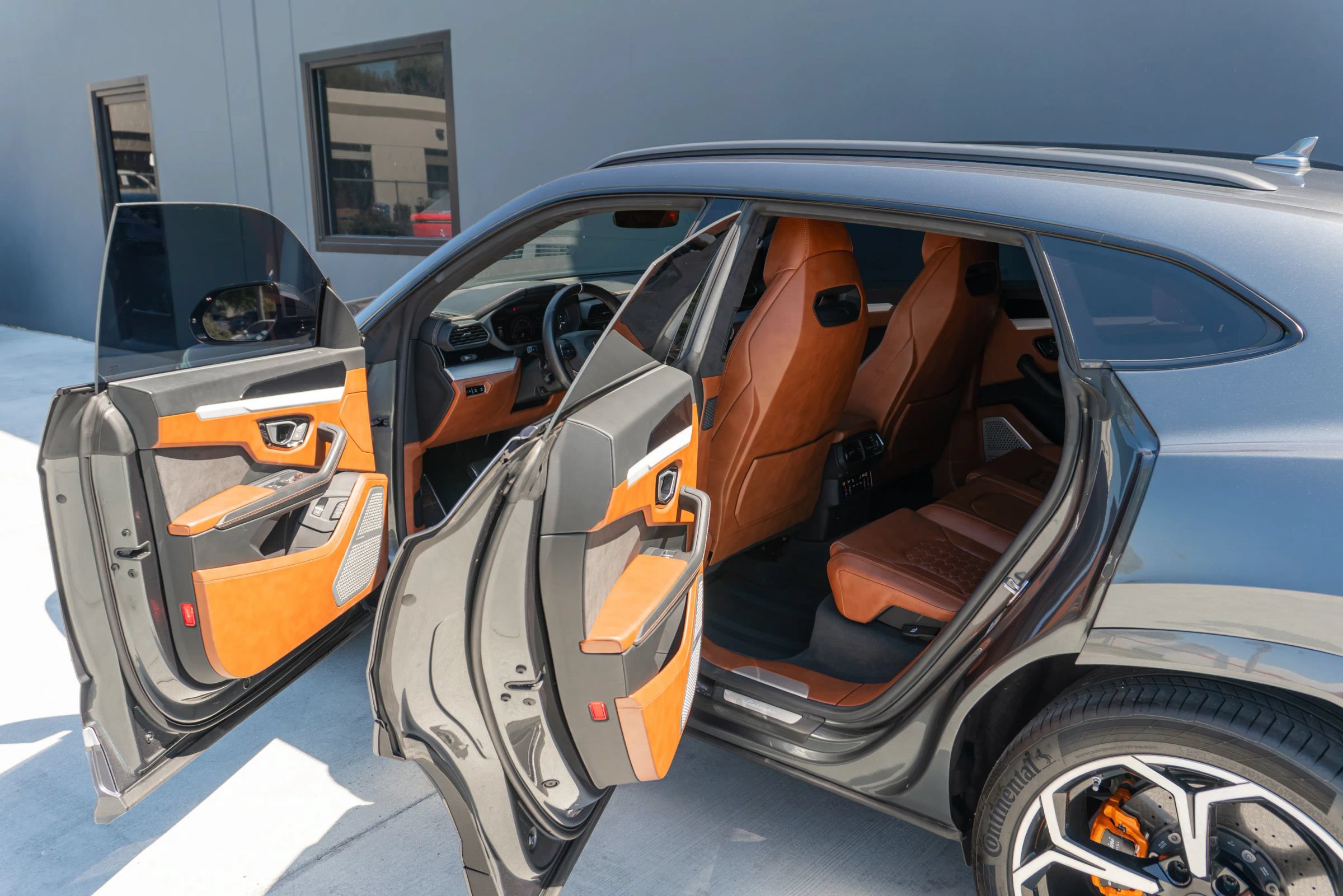Used 2019 Lamborghini Urus AWD/4WD image 47