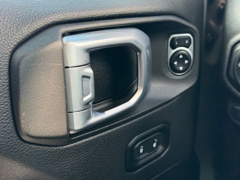 Used 2023 Jeep Wrangler Sahara AWD/4WD image 28