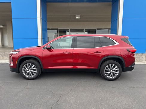 Used 2025 Buick Enclave Preferred w/ Power Package image 12