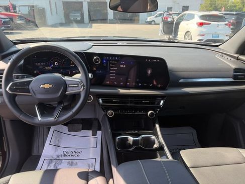 Used 2026 Chevrolet Traverse LT FWD image 12