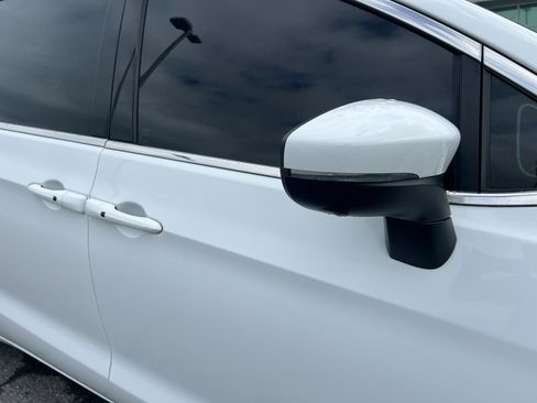 Used 2023 Chrysler Pacifica Touring-L image 13