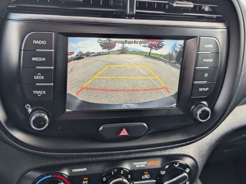 Used 2020 Kia Soul LX FWD image 19