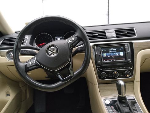 Used 2018 Volkswagen Passat 2.0T SE FWD image 22