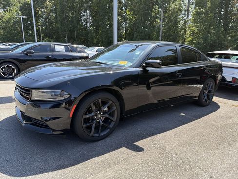 Used 2023 Dodge Charger SXT w/ Blacktop Package RWD image 2