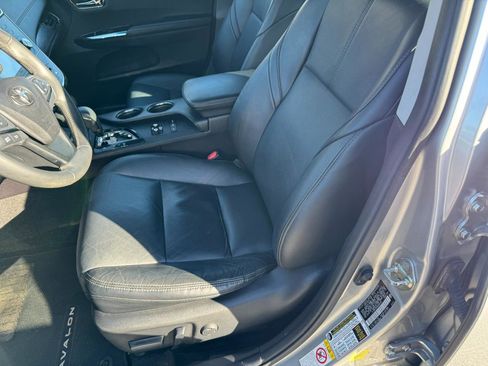Used 2016 Toyota Avalon Touring image 10