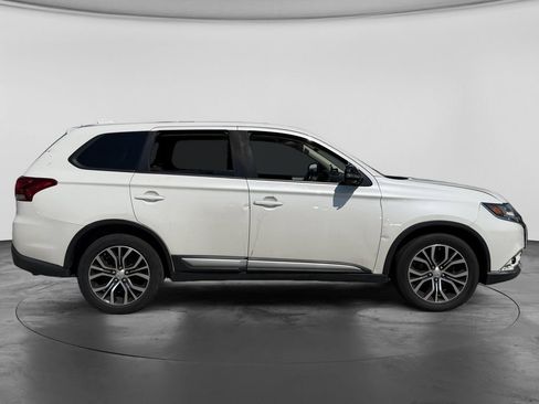 Used 2017 Mitsubishi Outlander SE FWD image 11