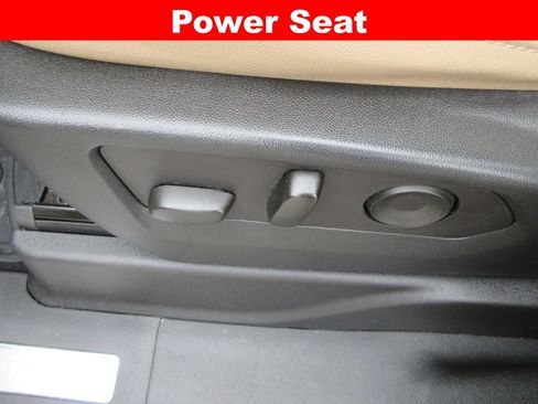 Used 2023 Chevrolet Tahoe Premier w/ Premium Package 2 AWD/4WD image 31