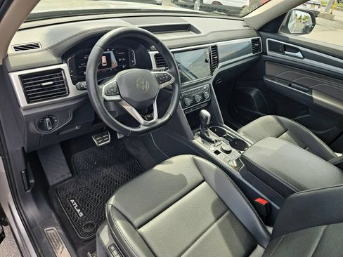 Used 2022 Volkswagen Atlas SEL R-Line AWD/4WD image 2