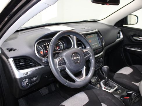 Used 2014 Jeep Cherokee Latitude FWD image 30
