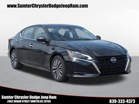 Used 2024 Nissan Altima 2.5 SV image 1