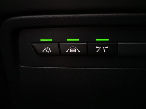 Used 2018 BMW M4 Convertible image 29