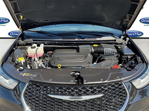 Used 2025 Chrysler Pacifica Select image 29