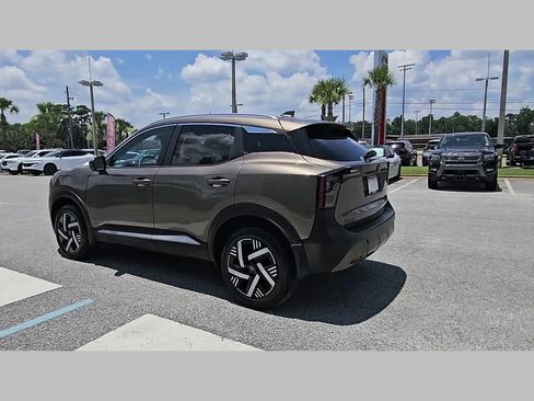 Used 2025 Nissan Kicks SV w/ SV Premium Package FWD image 30