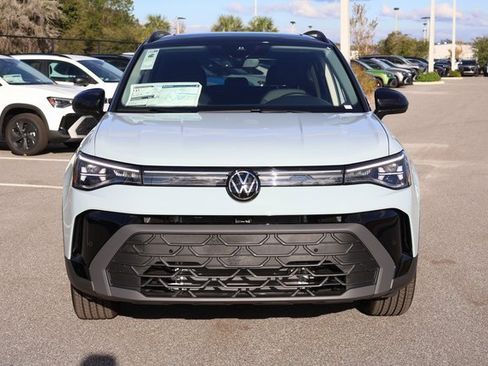 New 2026 Volkswagen Taos SE image 2