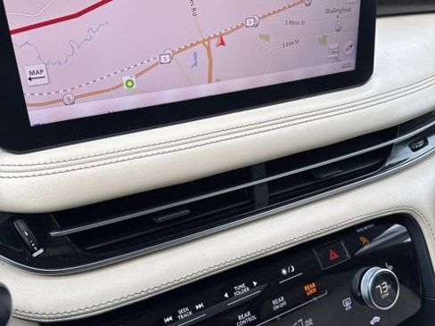 Used 2022 INFINITI QX60 Sensory w/ Cargo Package image 31