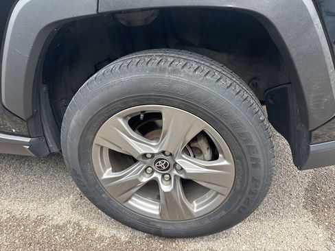 Used 2024 Toyota RAV4 XLE FWD image 5
