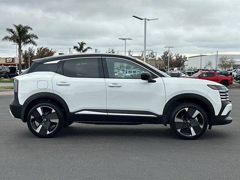 New 2026 Nissan Kicks SR w/ SR Premium Package image 3