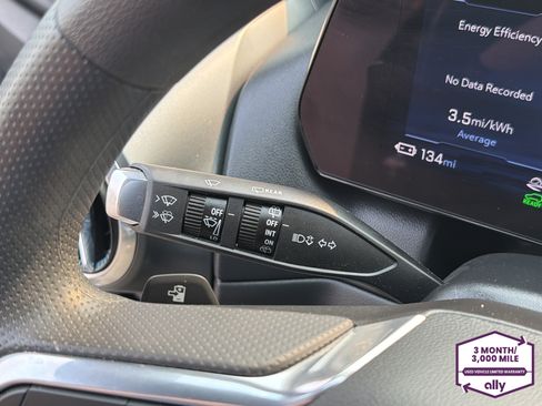 Used 2025 Chevrolet Equinox EV LT FWD image 18