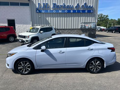 Used 2025 Nissan Versa SV w/ Trunk Package FWD image 4