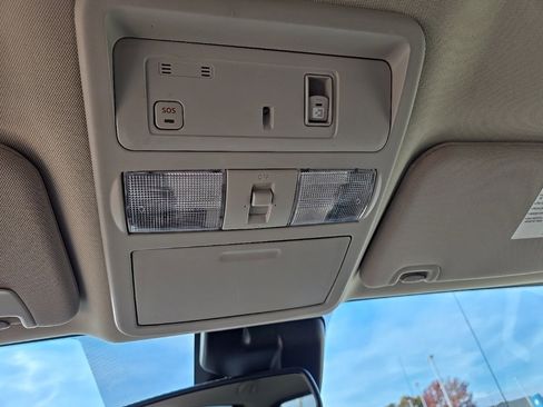 Used 2020 Nissan Titan SV w/ SV Convenience Package image 29