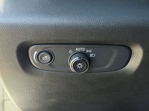 Used 2023 Chevrolet Traverse LT w/ Rear Camera Mirror Package FWD image 26