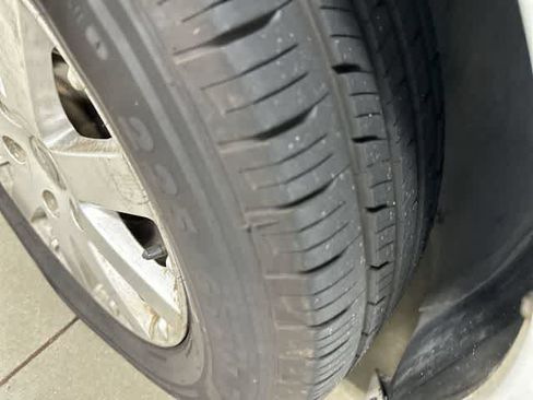 Used 2014 Chrysler Town & Country Touring FWD image 28