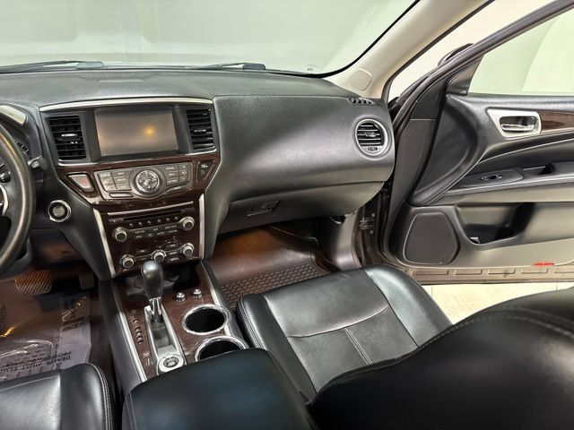 Used 2015 Nissan Pathfinder Platinum w/ Family Entertainment Package FWD image 26