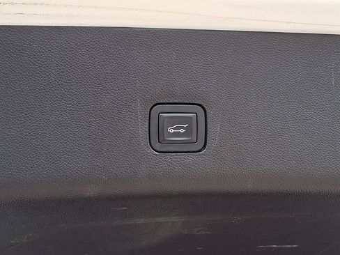 Used 2018 Chevrolet Traverse LT FWD image 21