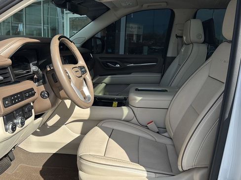 Used 2023 GMC Yukon Denali w/ Denali Reserve Package image 7