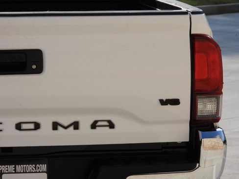 Used 2021 Toyota Tacoma SR5 RWD image 37